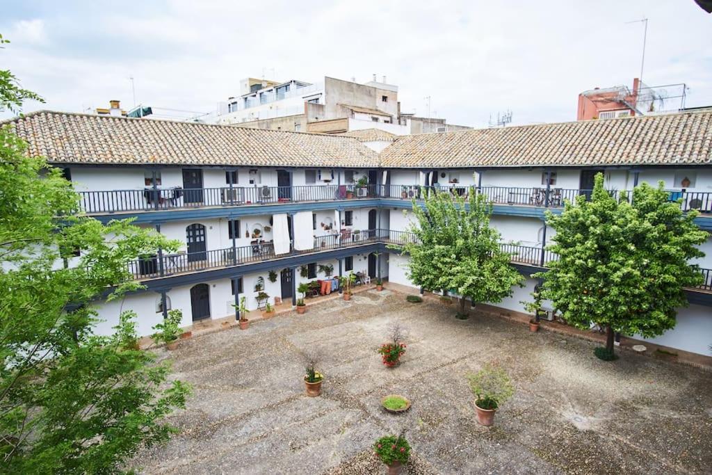 Corral Central Oasis Севилья Экстерьер фото