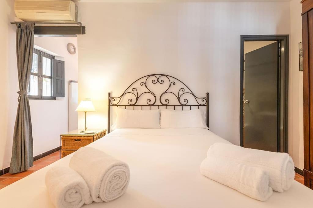 Corral Central Oasis Севилья Экстерьер фото